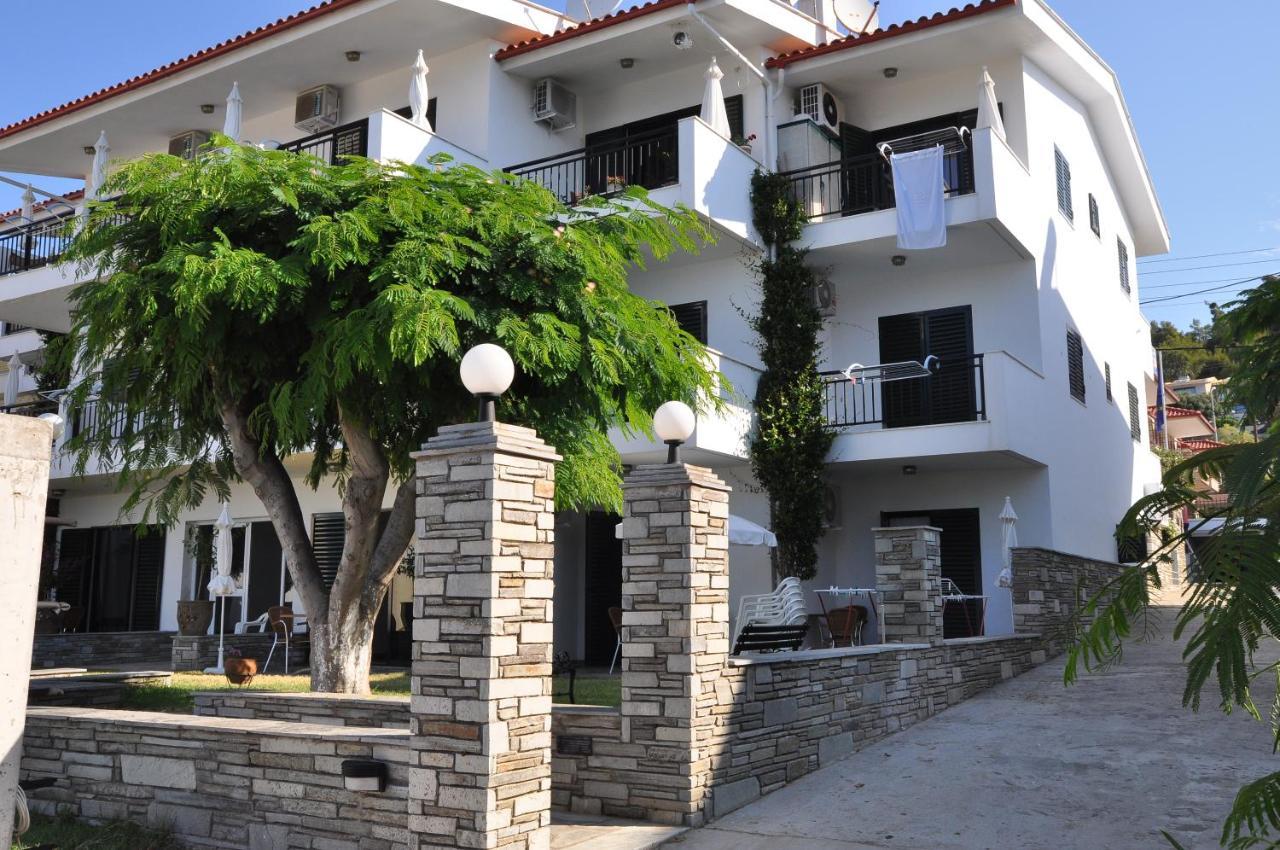 Pansion Alexandros By The Sea Aparthotel Nea Skioni Exterior photo