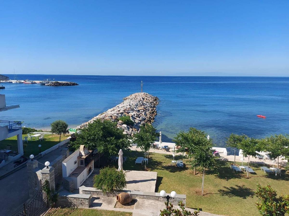 Pansion Alexandros By The Sea Aparthotel Nea Skioni Exterior photo