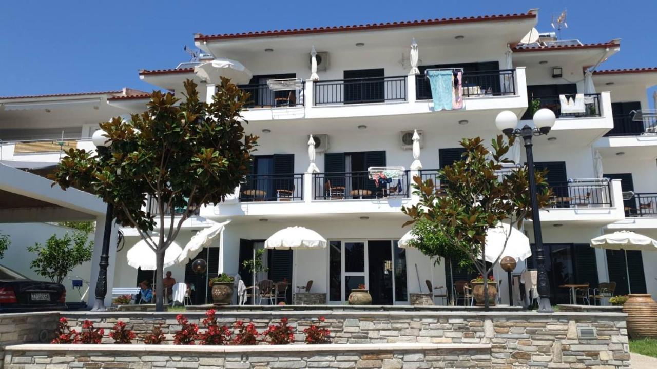 Pansion Alexandros By The Sea Aparthotel Nea Skioni Exterior photo