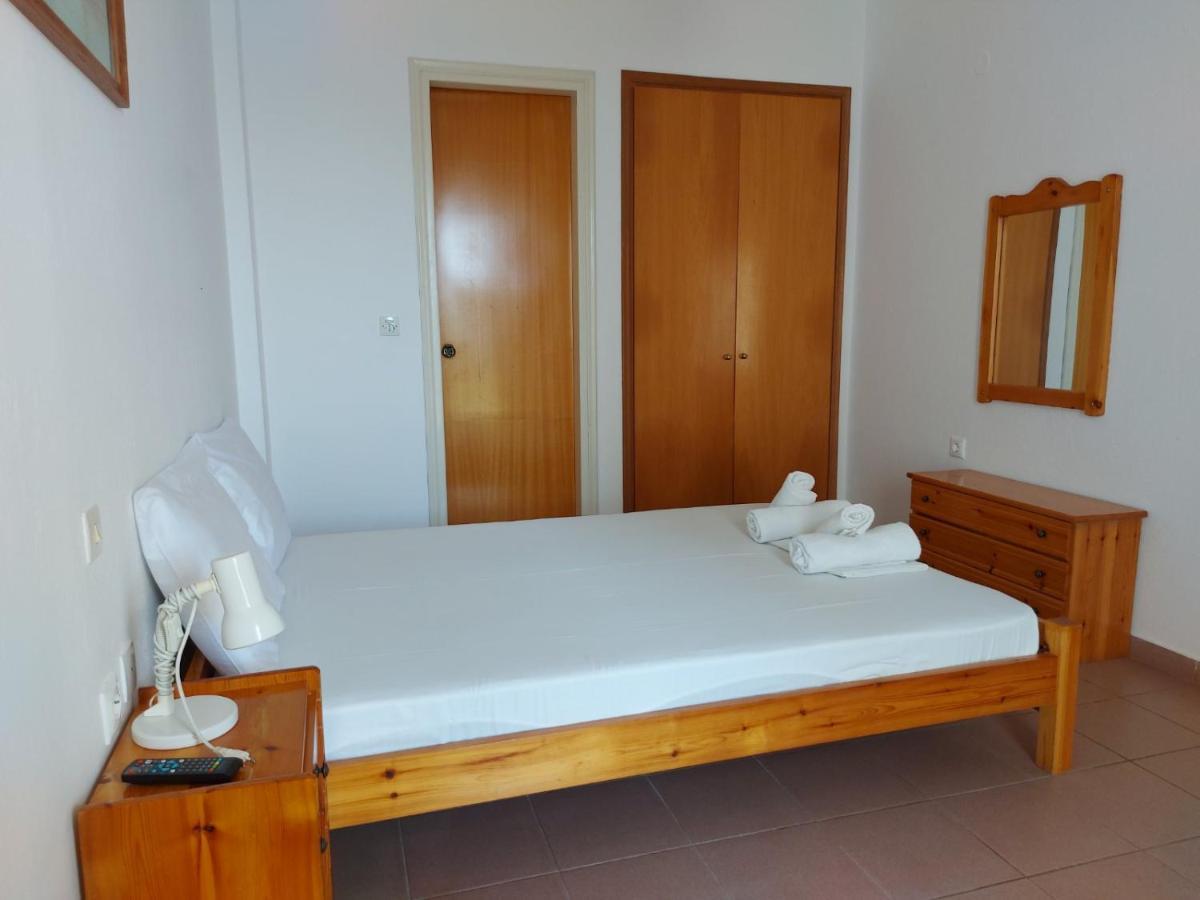 Pansion Alexandros By The Sea Aparthotel Nea Skioni Exterior photo