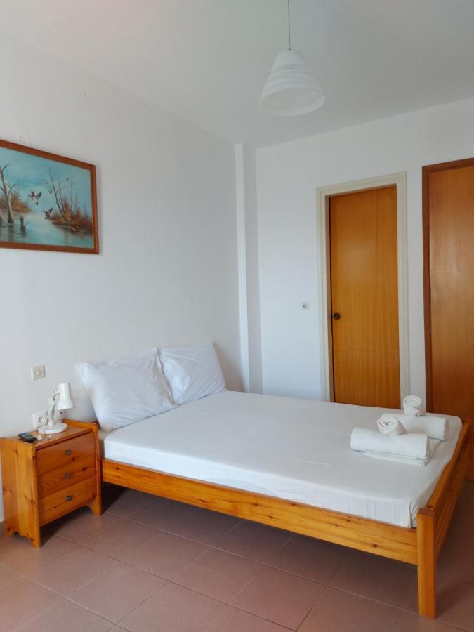Pansion Alexandros By The Sea Aparthotel Nea Skioni Exterior photo