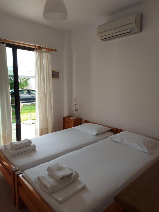 Pansion Alexandros By The Sea Aparthotel Nea Skioni Exterior photo